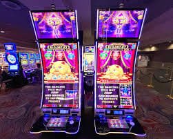 Meja Live Blackjack dengan dealer profesional di studio idn live